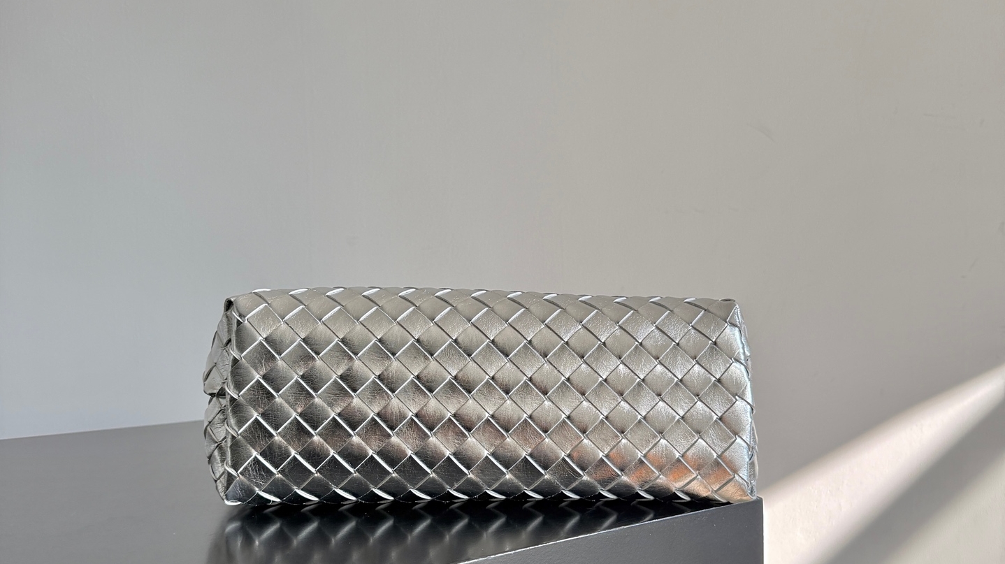 Bottega Veneta BV 보테가 베네타 안디아모(Andiamo) 토트백 숄더백 가방 미디움