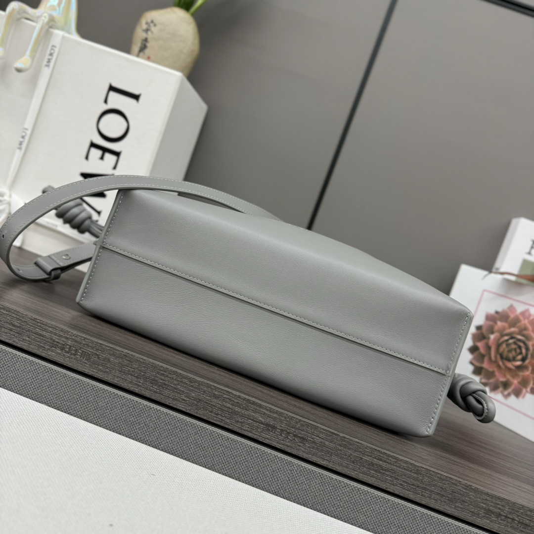 Loewe 로에베 신형 나파 카프스킨 플라멩코 퍼스 숄더백 가방 - 미디엄