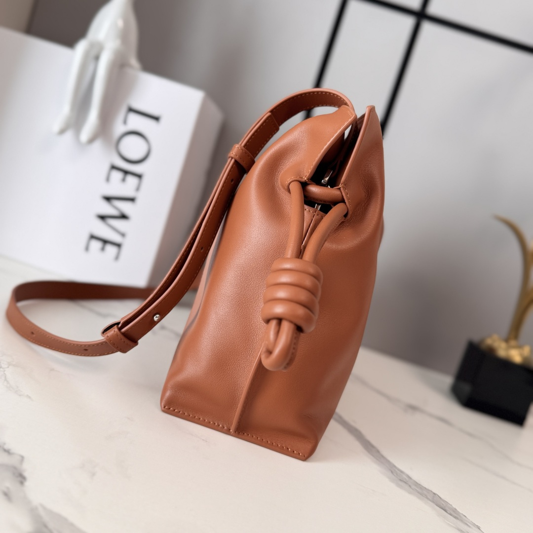 Loewe 로에베 신형 나파 카프스킨 플라멩코 퍼스 숄더백 가방 - 미디엄