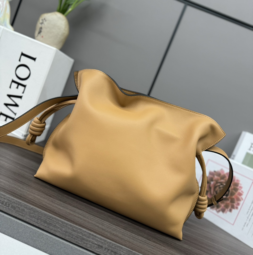 Loewe 로에베 신형 나파 카프스킨 플라멩코 퍼스 숄더백 가방 - 미디엄