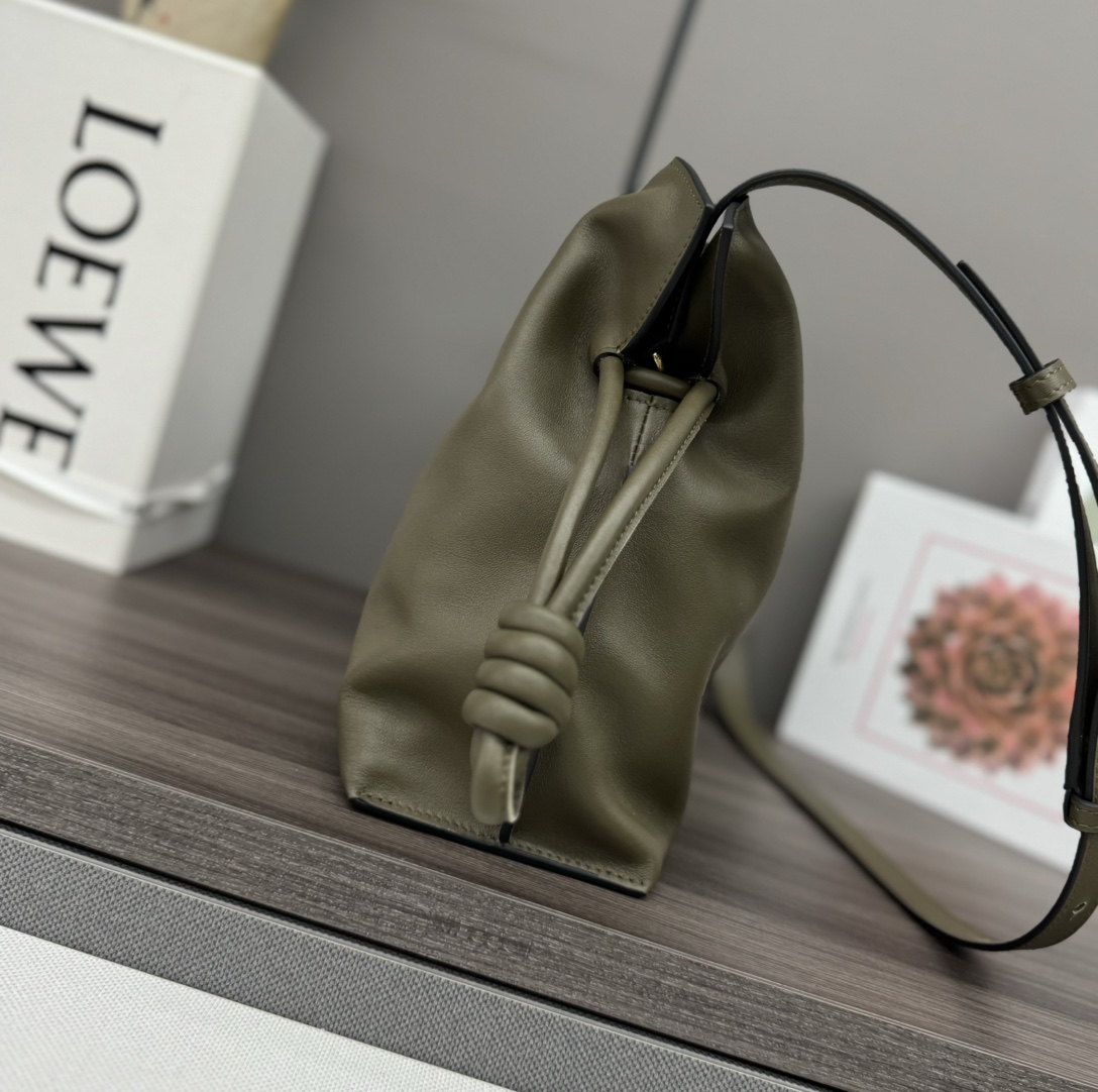 Loewe 로에베 신형 나파 카프스킨 플라멩코 퍼스 숄더백 가방 - 미디엄