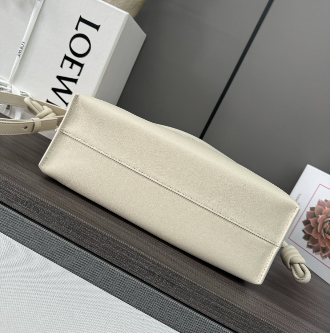 Loewe 로에베 신형 나파 카프스킨 플라멩코 퍼스 숄더백 가방 - 미디엄