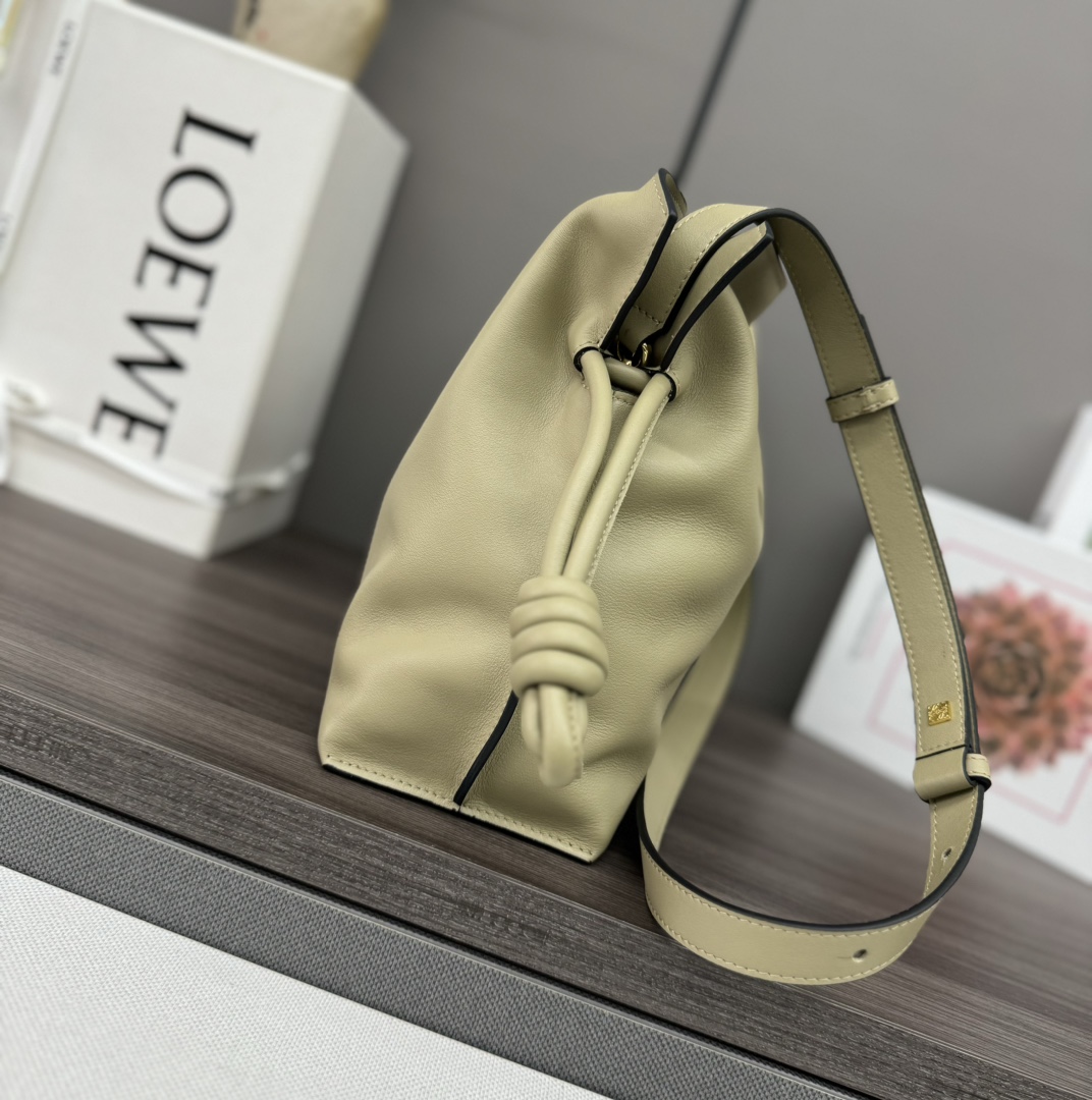 Loewe 로에베 신형 나파 카프스킨 플라멩코 퍼스 숄더백 가방 - 미디엄