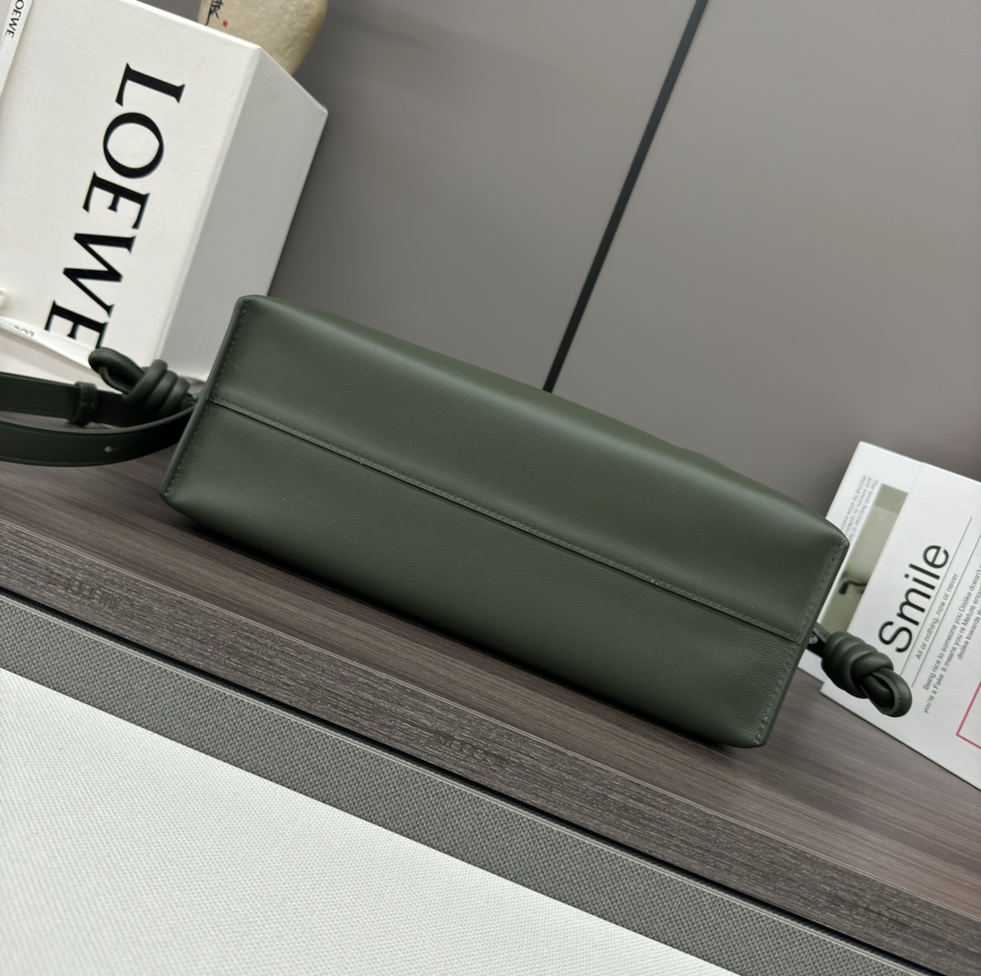 Loewe 로에베 신형 나파 카프스킨 플라멩코 퍼스 숄더백 가방 - 미디엄