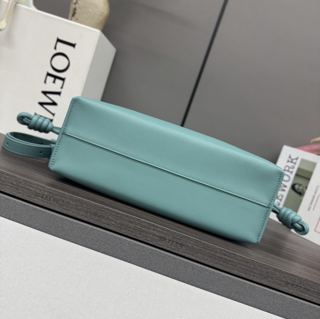 Loewe 로에베 신형 나파 카프스킨 플라멩코 퍼스 숄더백 가방 - 미디엄