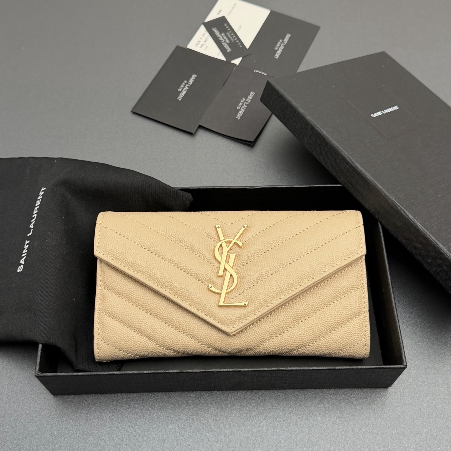 Saint Laurent YSL 생로랑 마틀라세 그레인 레더 장지갑 - 아몬드/금장