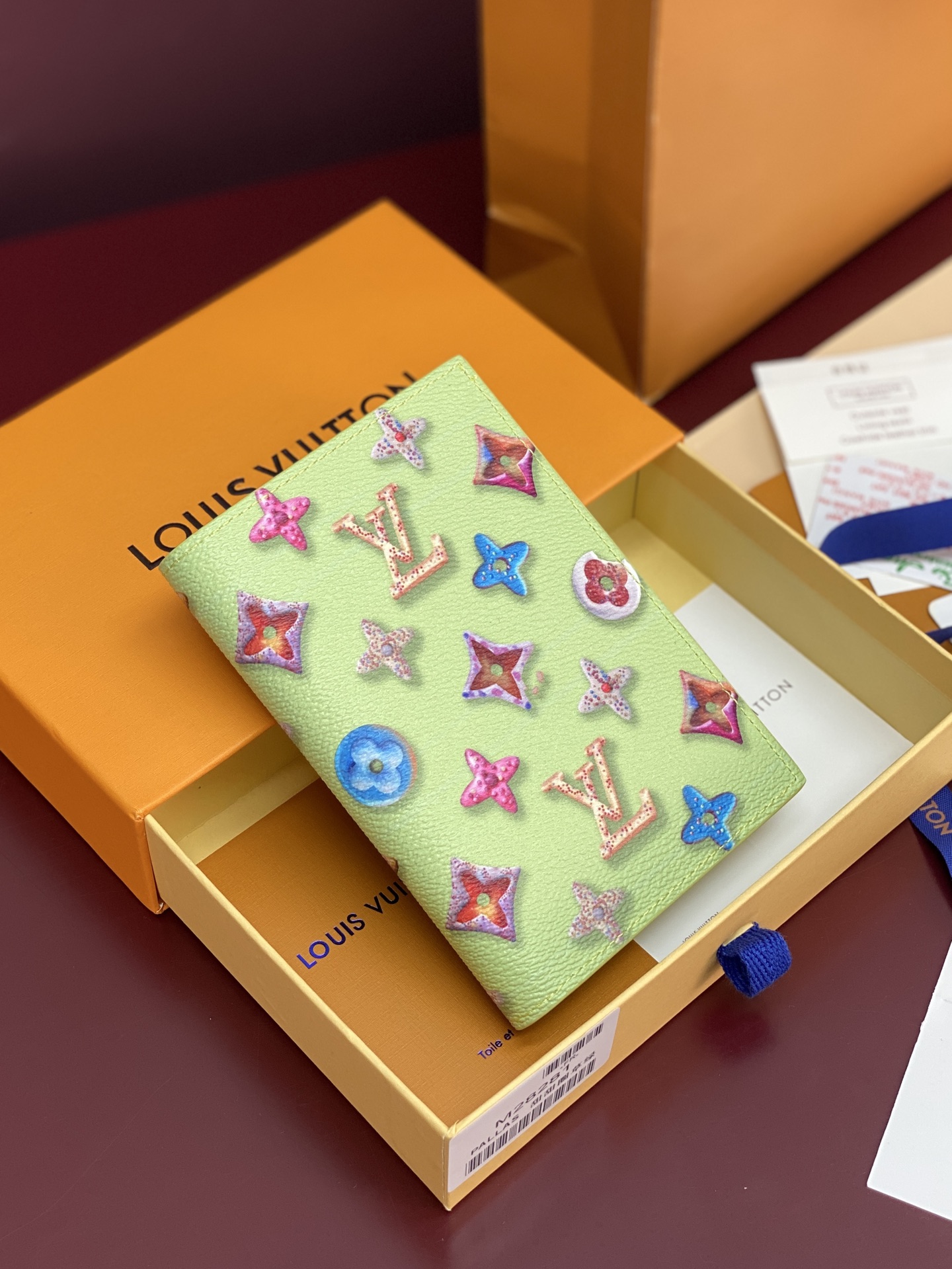 LOUIS VUITTON LV 루이비통 여권 커버 지갑 '모노그램 도넛' (M28281)