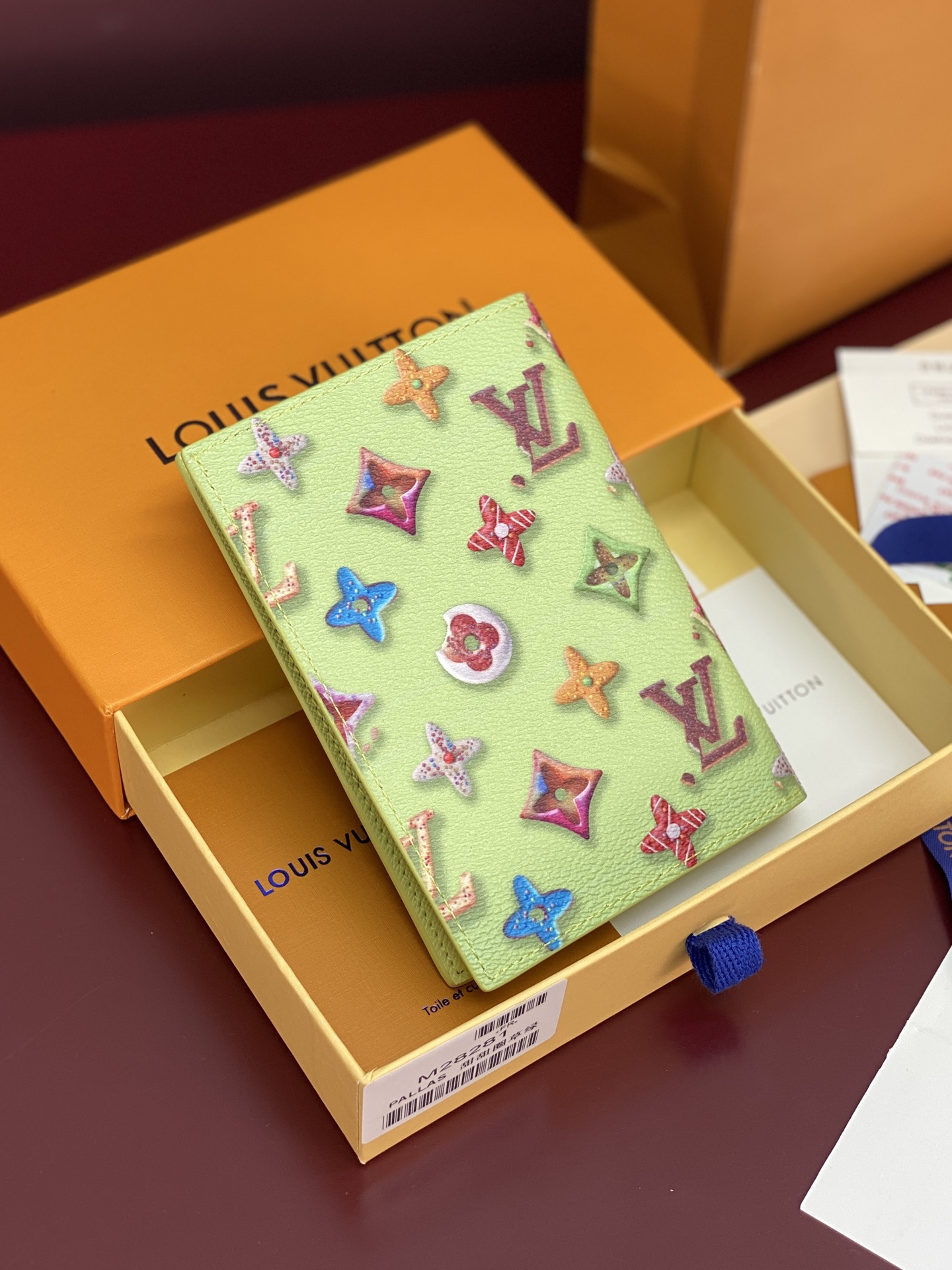 LOUIS VUITTON LV 루이비통 여권 커버 지갑 '모노그램 도넛' (M28281)