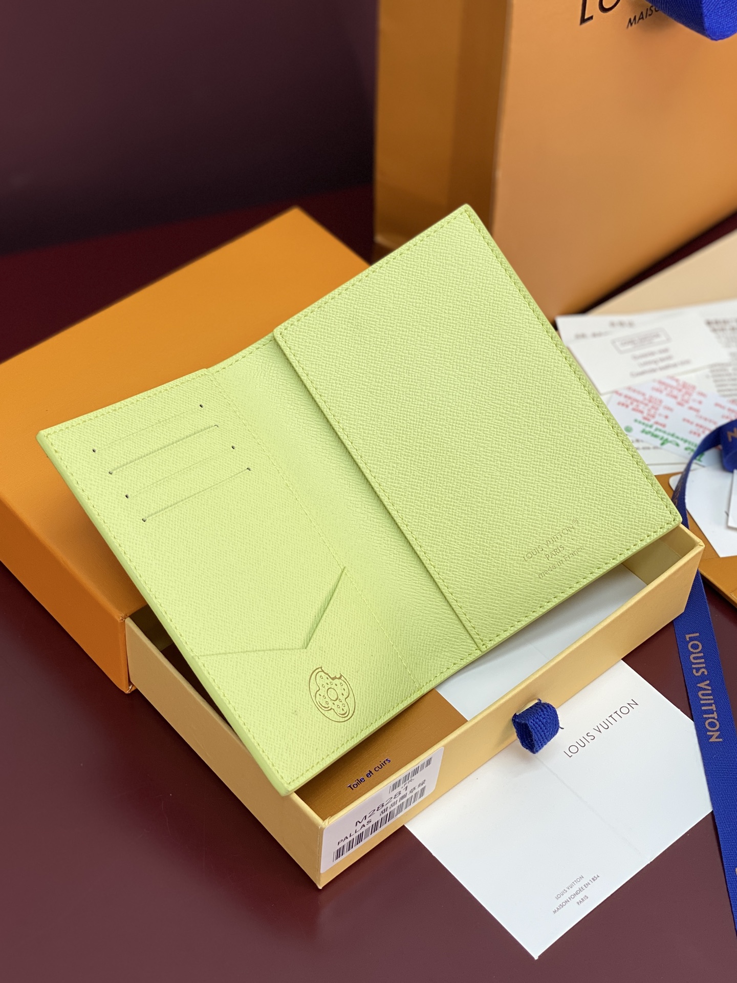 LOUIS VUITTON LV 루이비통 여권 커버 지갑 '모노그램 도넛' (M28281)