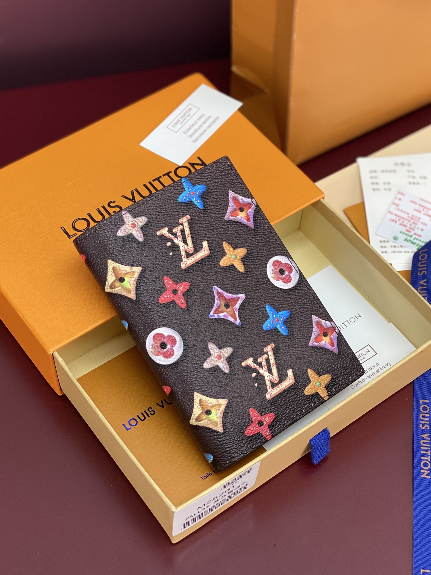 LOUIS VUITTON LV 루이비통 여권 커버 '모노그램 도넛' 브라운 (M28281) 지갑