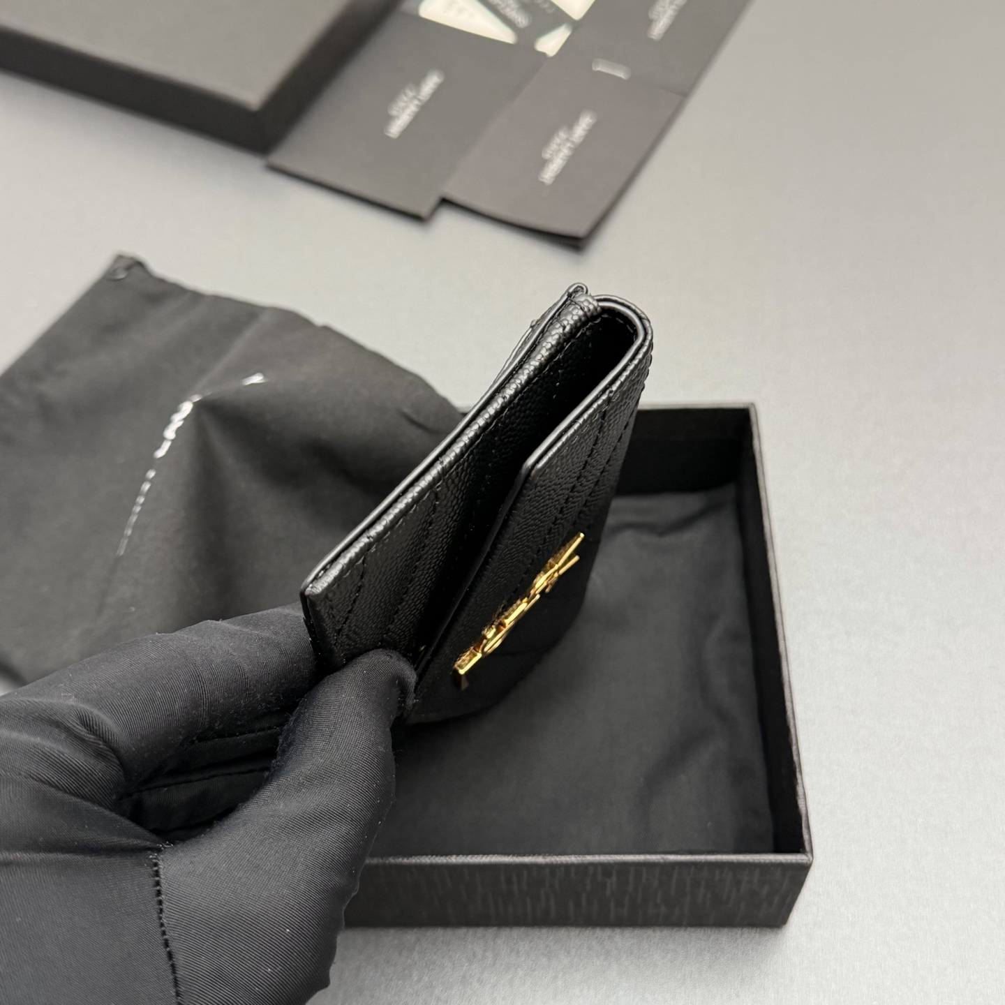 Saint Laurent YSL 생로랑 마틀라세 그레인 레더 플랩 지퍼 카드 지갑 - 블랙/금장