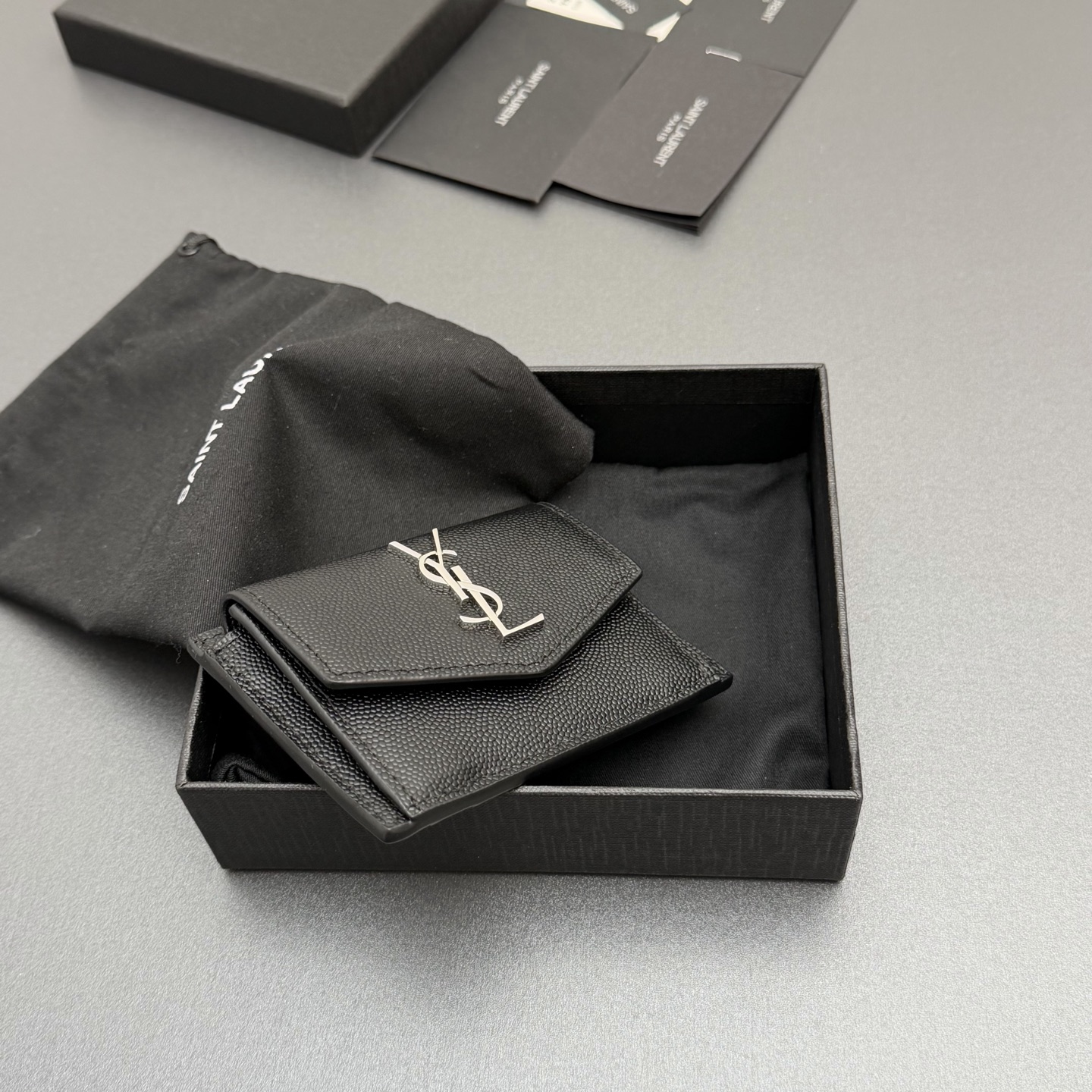 Saint Laurent YSL 생로랑 업타운(UPTOWN) 그레인 레더 카드 지갑 - 블랙/은장