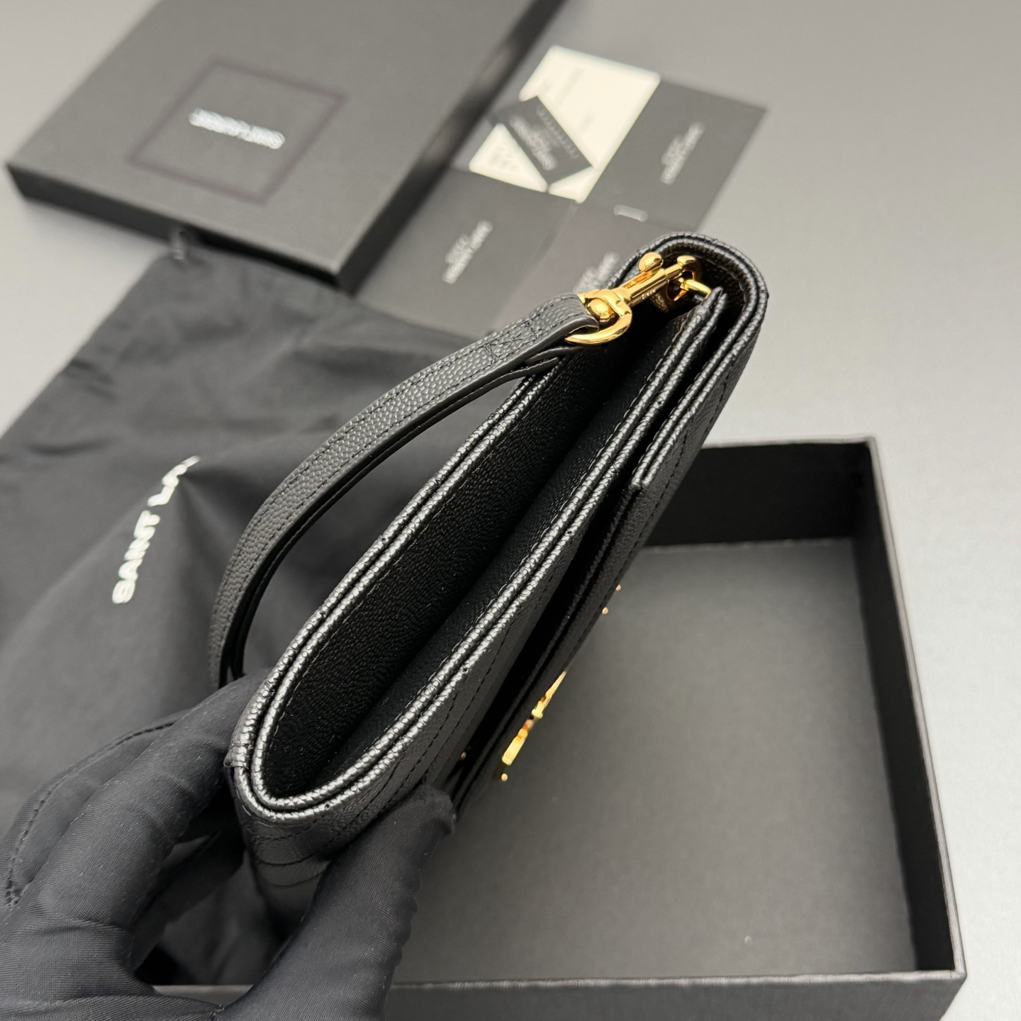 Saint Laurent YSL 생로랑 마틀라세 카산드르 엔벨로프 클러치 가방