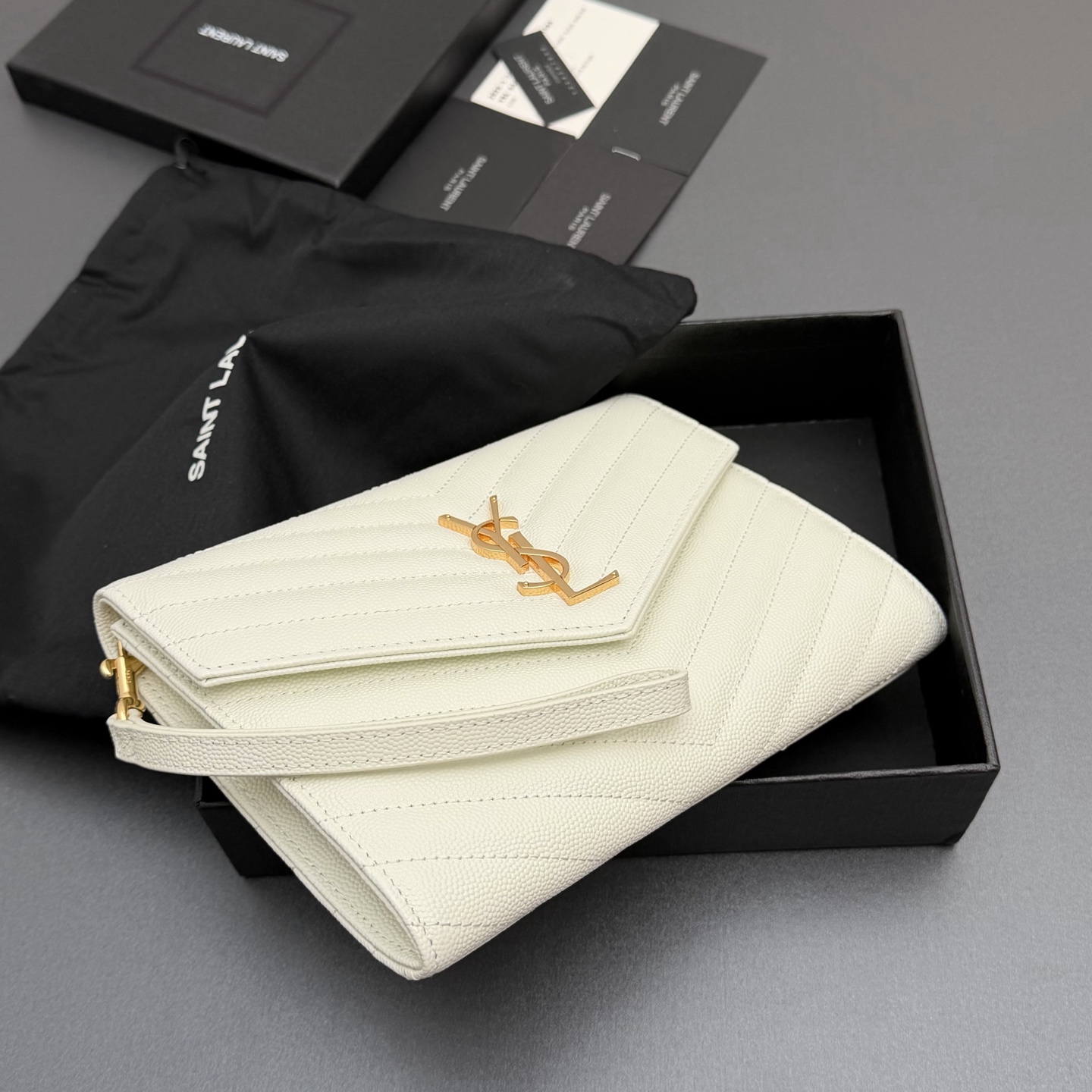 Saint Laurent YSL 생로랑 마틀라세 카산드르 엔벨로프 클러치 가방