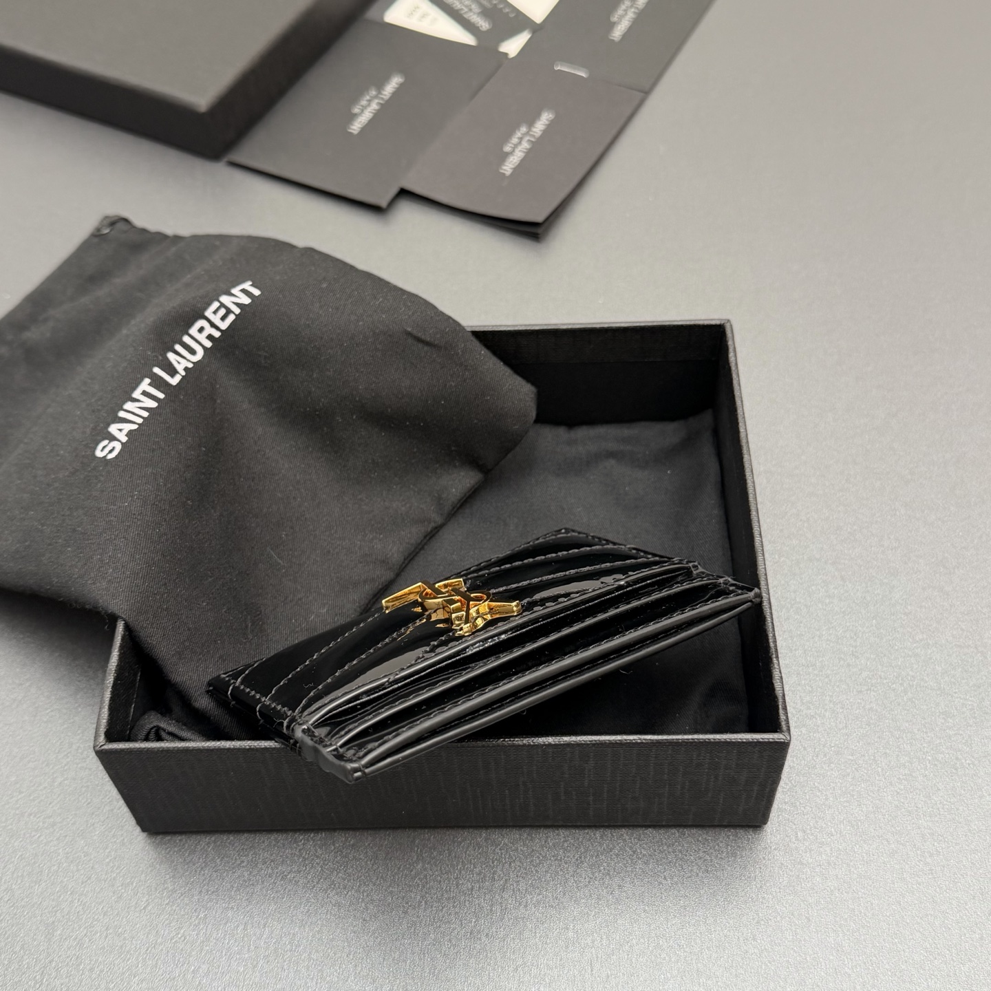 Saint Laurent YSL 생로랑 마틀라세 샤이니 레더 카드 홀더 지갑 - 블랙/금장