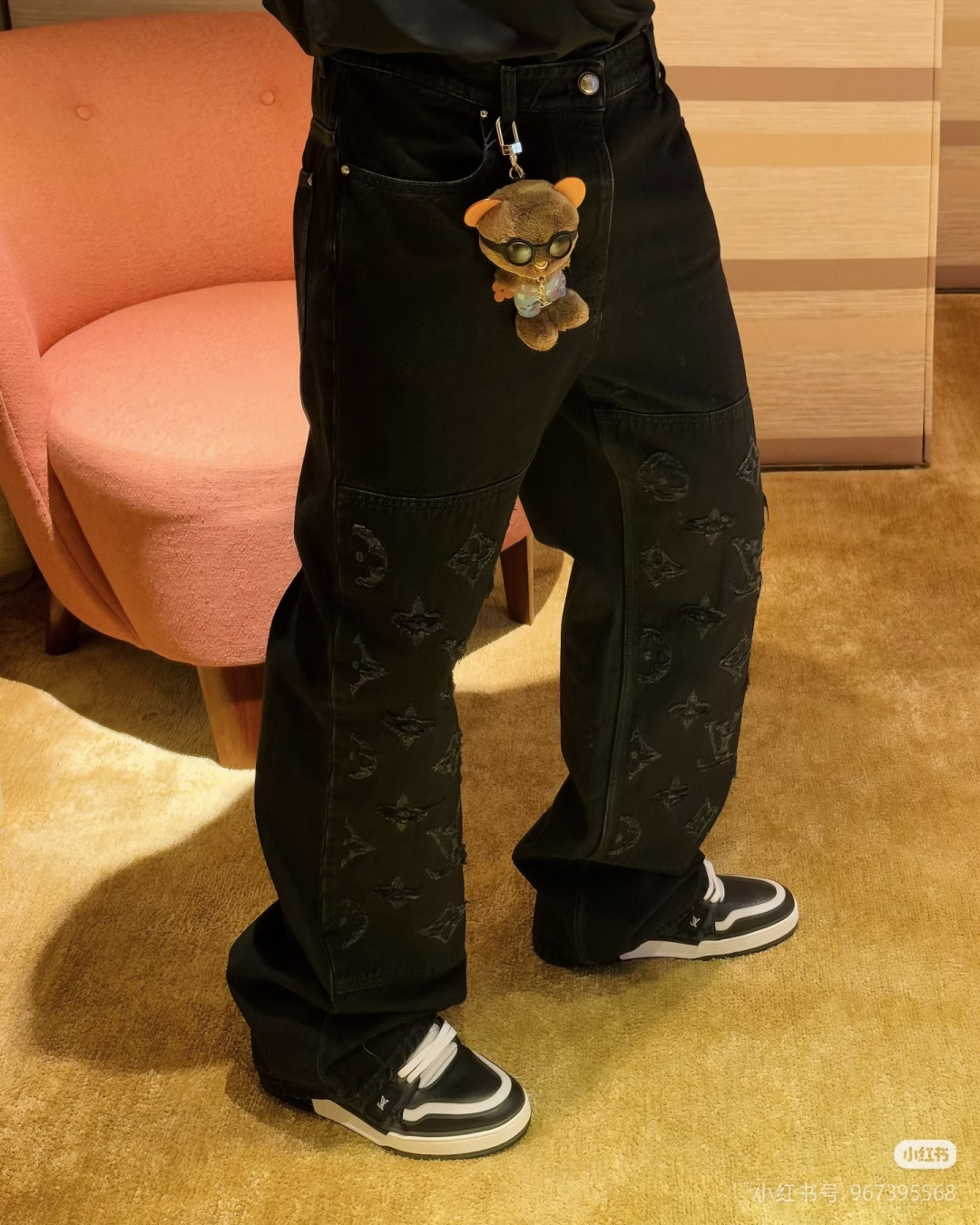 루이비통(LV) 워싱 디스트로이드 데님 팬츠 의류