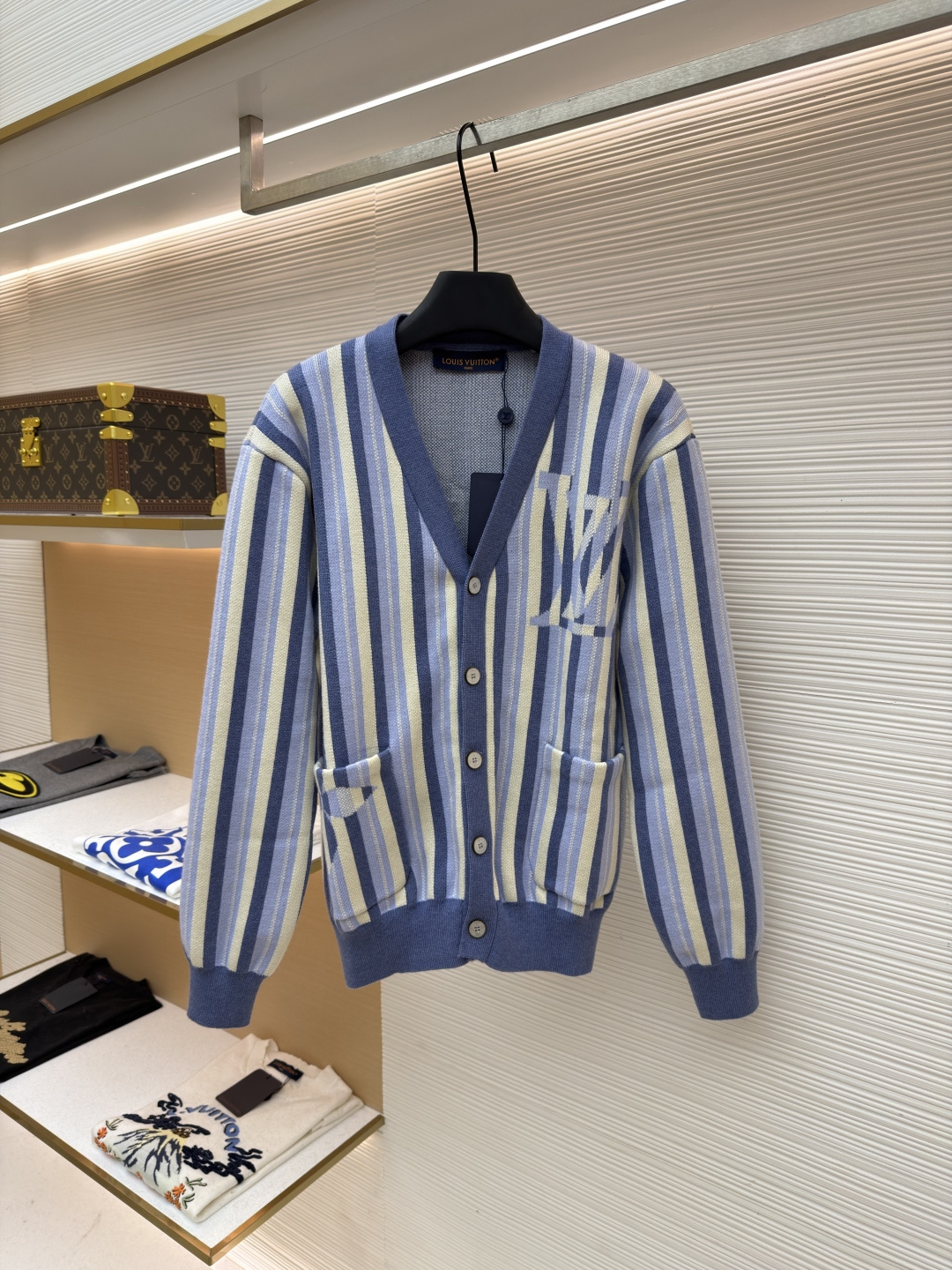 루이비통(LV) 스트라이프 자카드 싱글 버튼 니트 가디건 의류