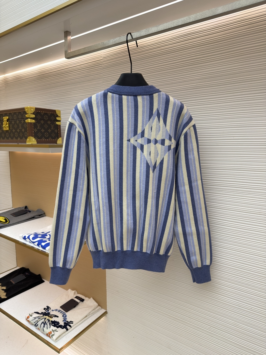 루이비통(LV) 스트라이프 자카드 싱글 버튼 니트 가디건 의류