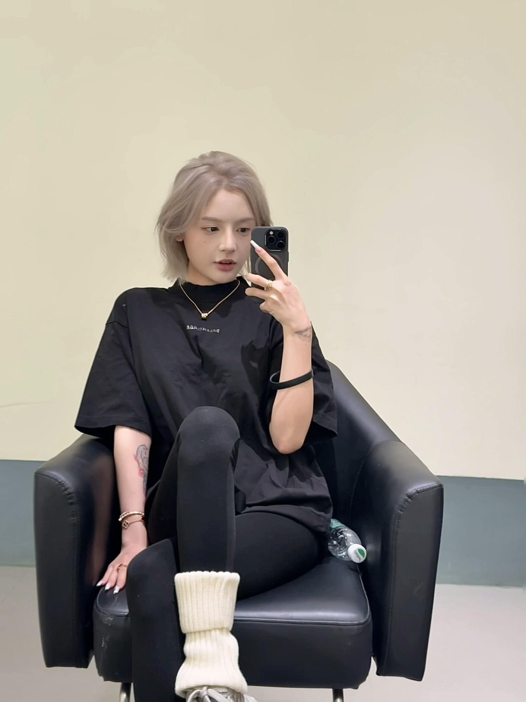 발렌시아가(Balenciaga) 백 로고 크리스털 핫픽스 반소매 티셔츠 의류