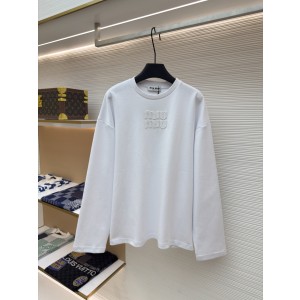 미우미우(Miu Miu) 자수 레이저 컷 로고 장소매 티셔츠 의류