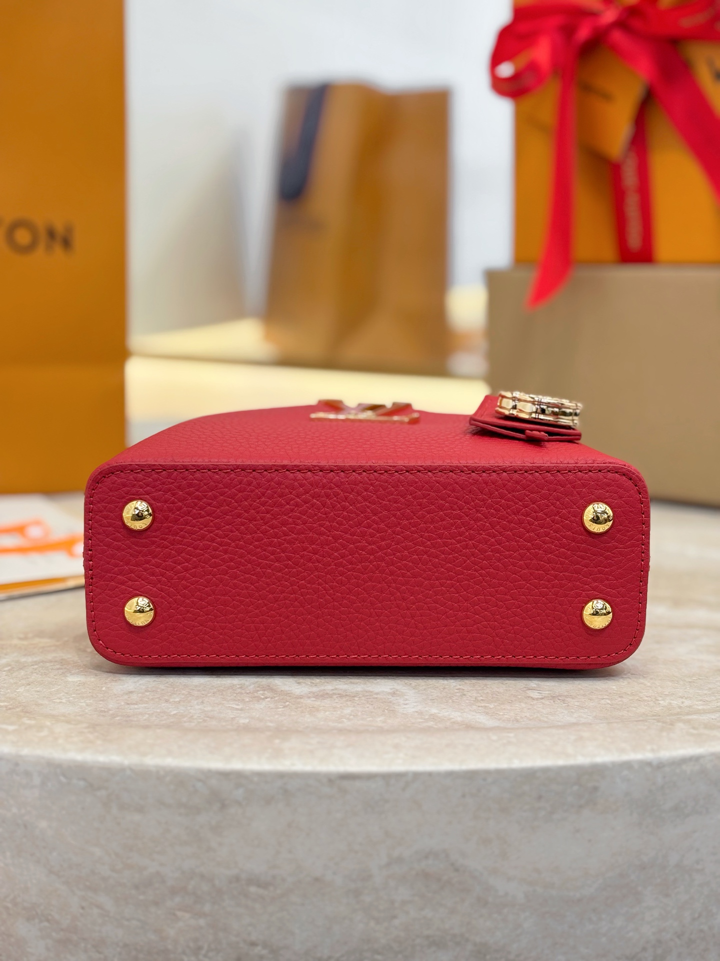 LV 루이비통 카퓌신 CAPUCINES East-West 미니 레드 (M27300) 22cm