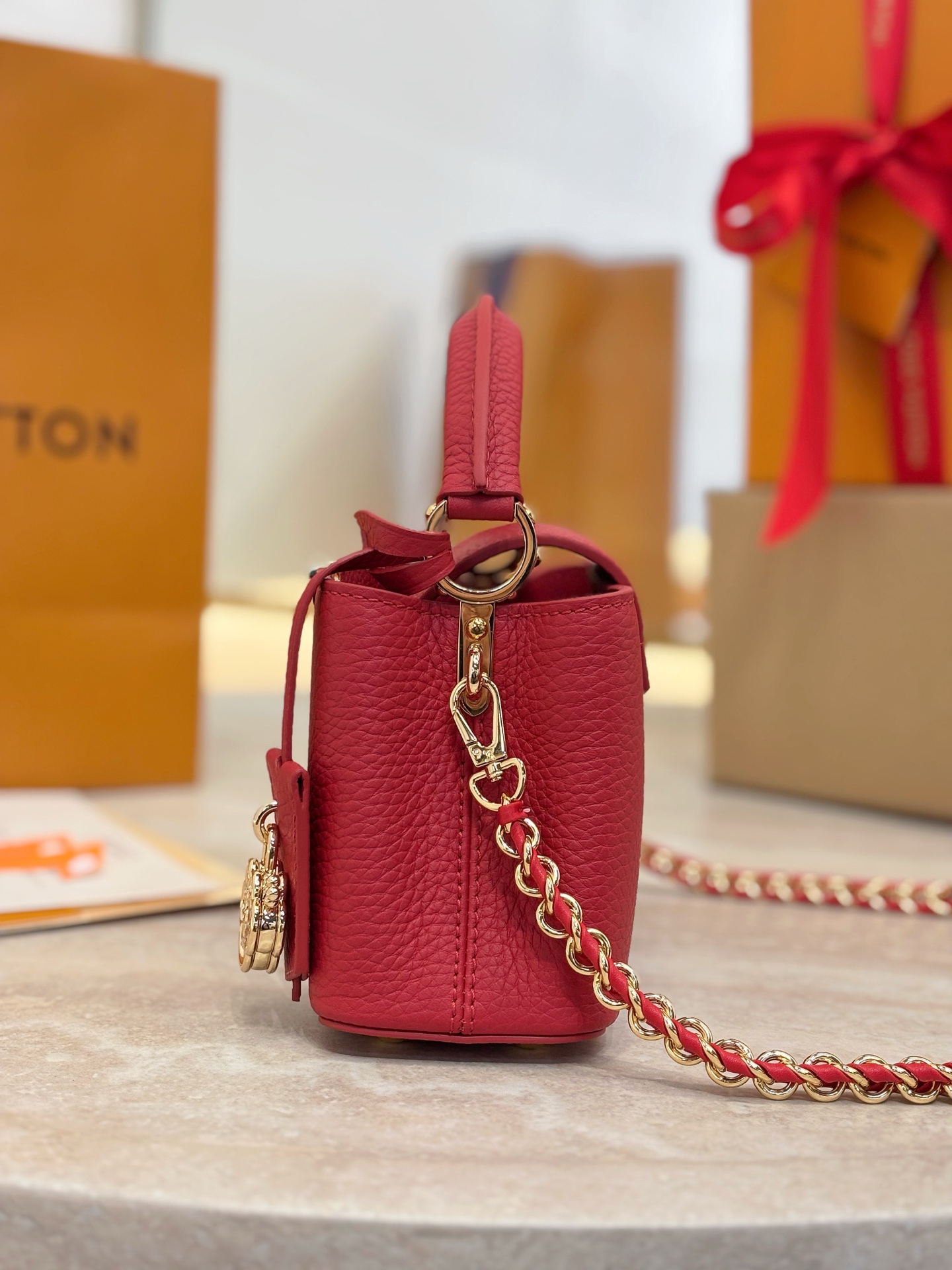 LV 루이비통 카퓌신 CAPUCINES East-West 미니 레드 (M27300) 22cm