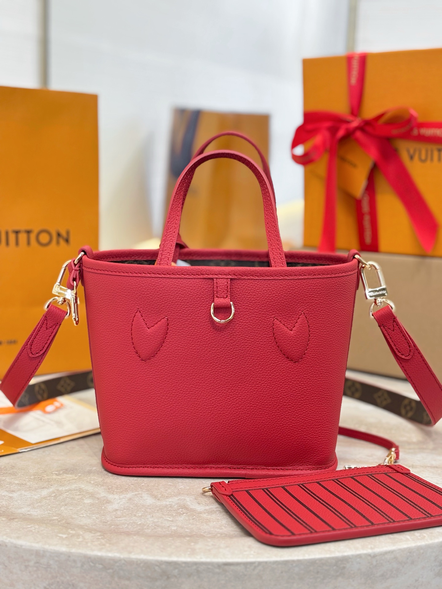 LV 루이비통 네버풀 반둘리에 인사이드 아웃 BB 레드 토트백 숄더백 가방 (M28318)