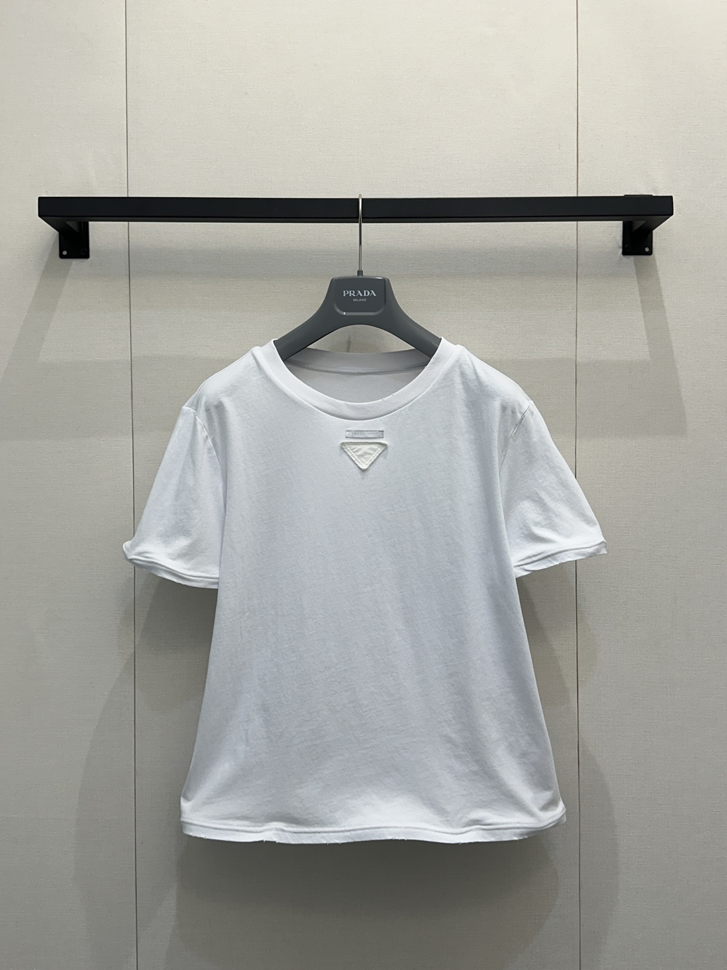 프라다(Prada) 입체 로고 와이어 셔링 반팔 티셔츠 의류