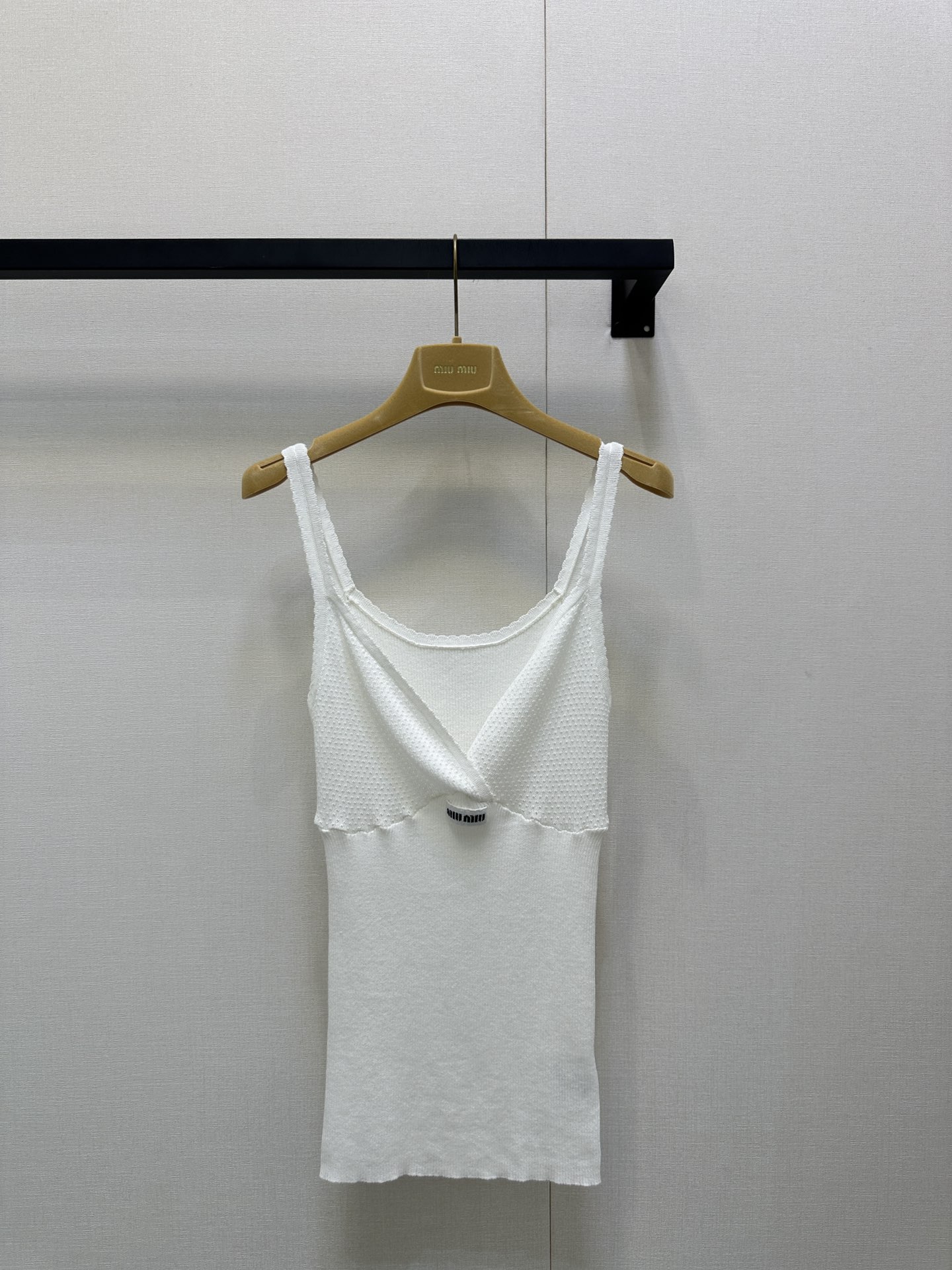 미우미우(miumiu) 니트 홀터 뷔스티에 민소매 나시 의류