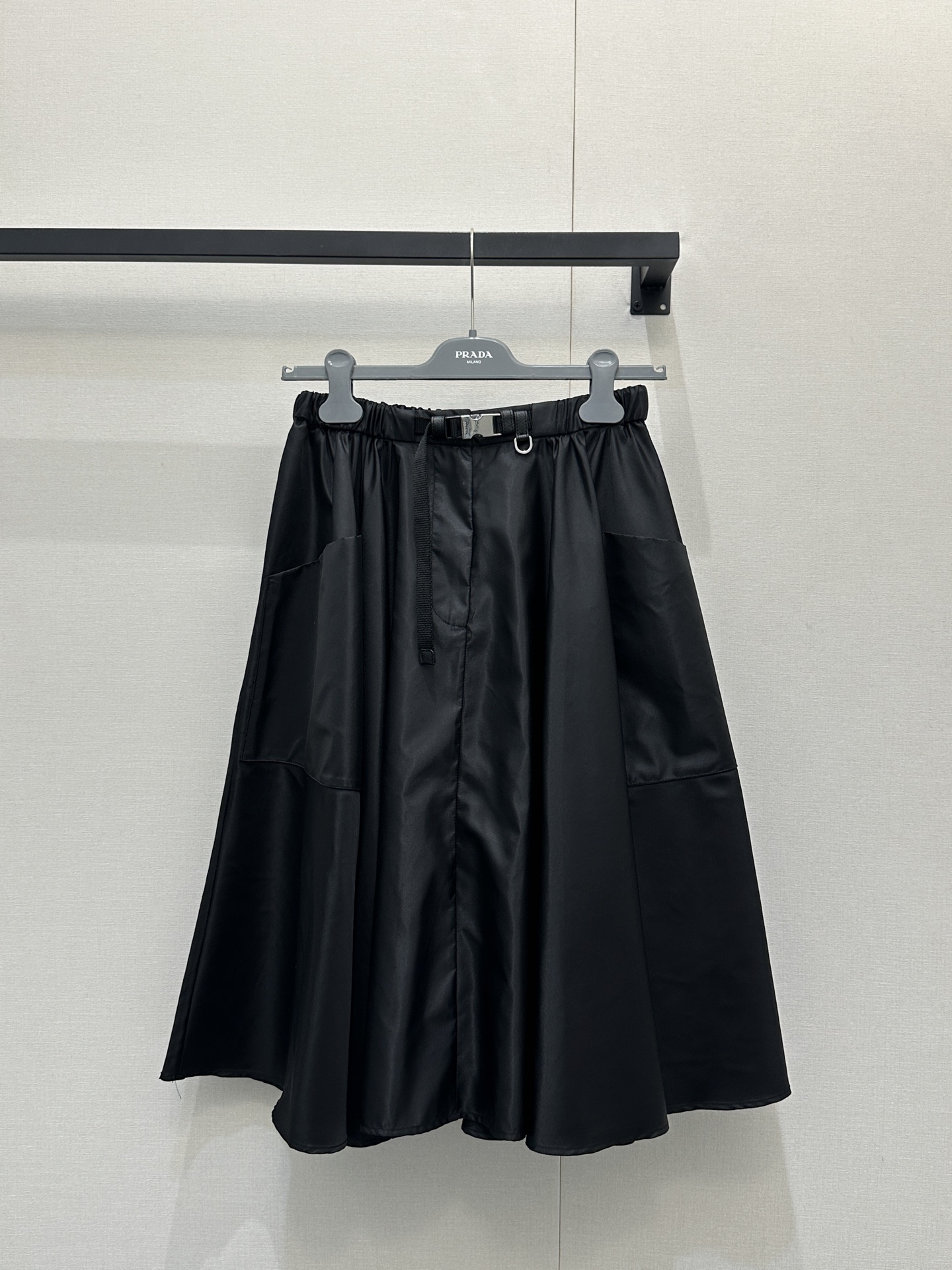 프라다(Prada) 나일론 벨티드 포켓 A라인 스커트 치마 의류
