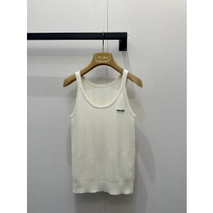 미우미우(miumiu) 프레피룩 엠블럼 캐시미어 니트 민소매 나시 의류