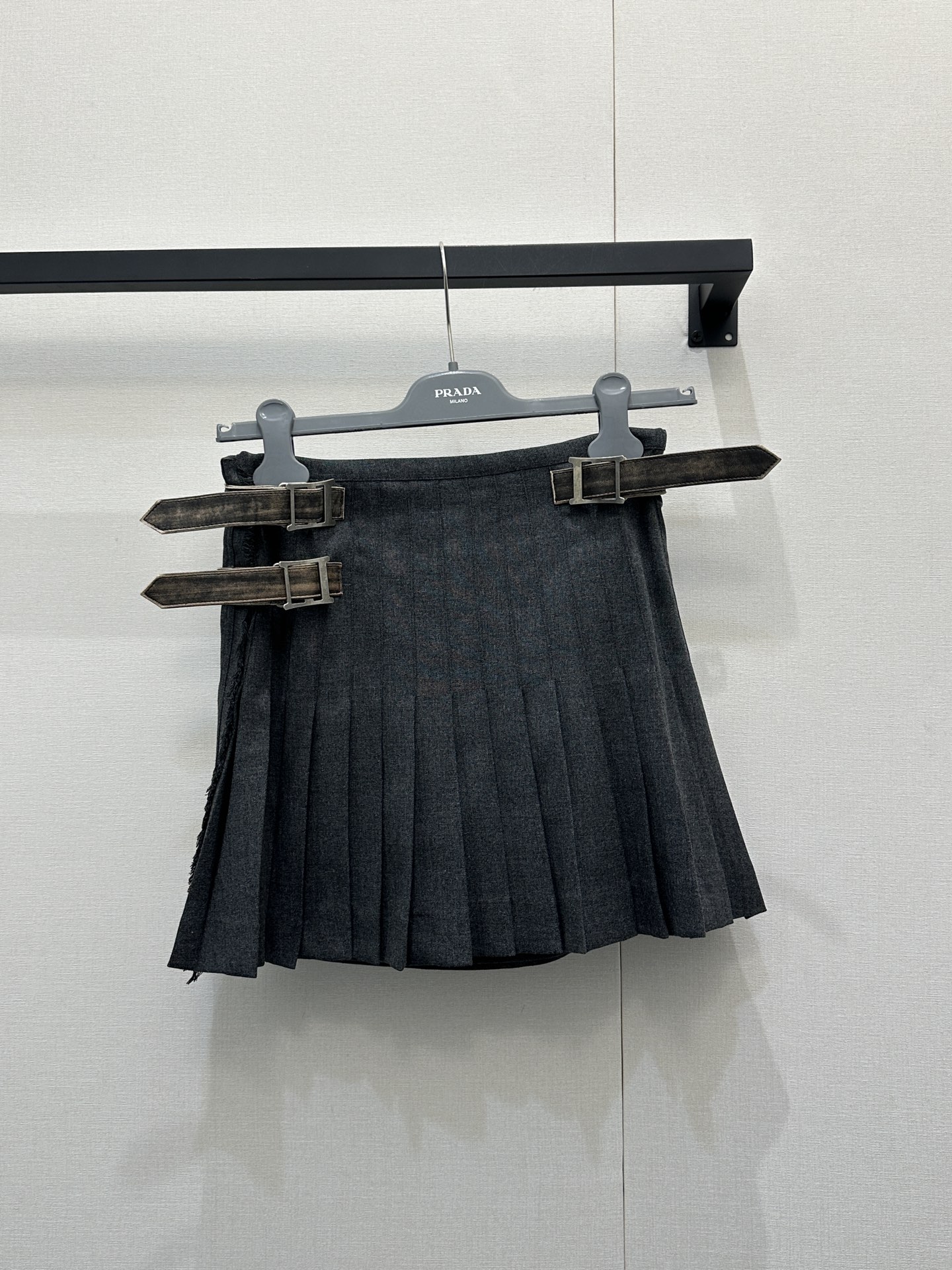 프라다(Prada) 리얼 레더 벨티드 럭셔리 백플리츠 스커트 치마 의류