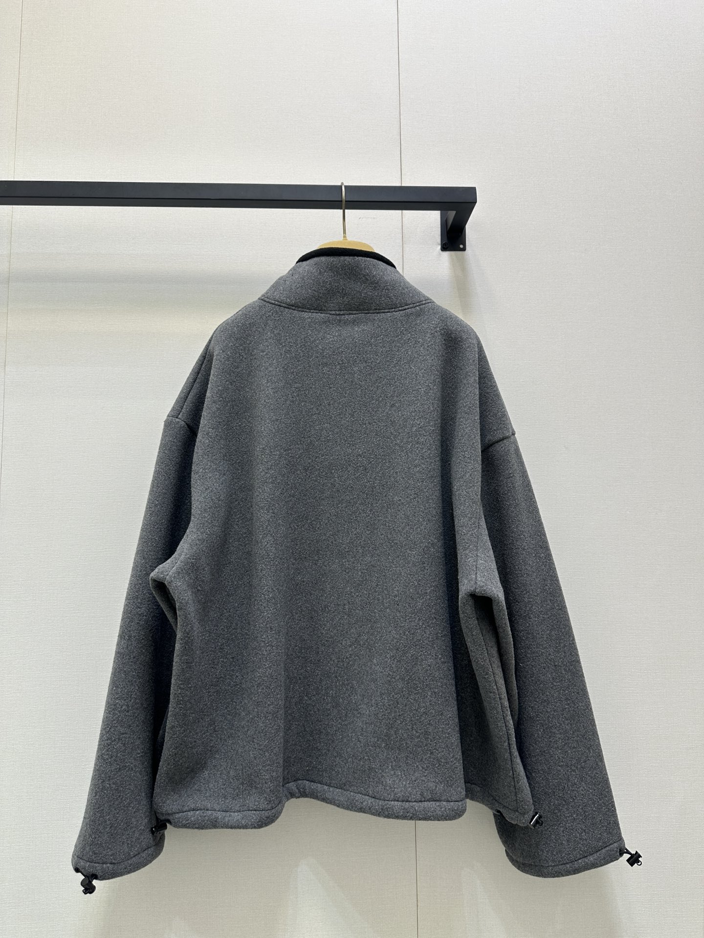 미우미우(miumiu) 로고 자수 쉐르파 플리스 후리스 후드 집업 자켓 재킷 의류