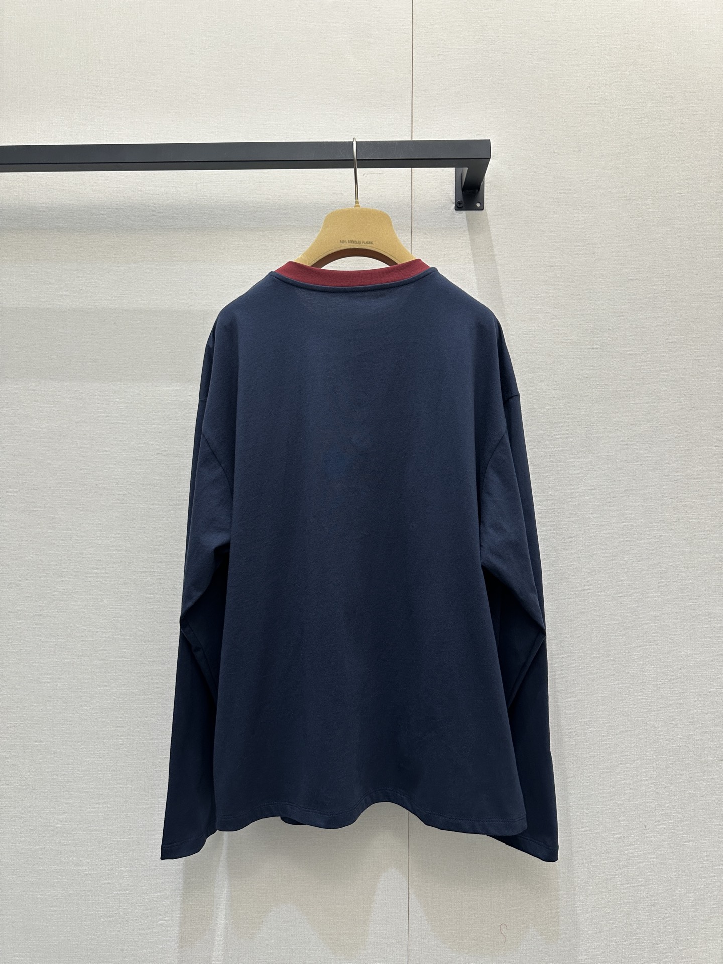 미우미우(miumiu) 레터링 패치워크 네이비 긴팔 티셔츠 의류