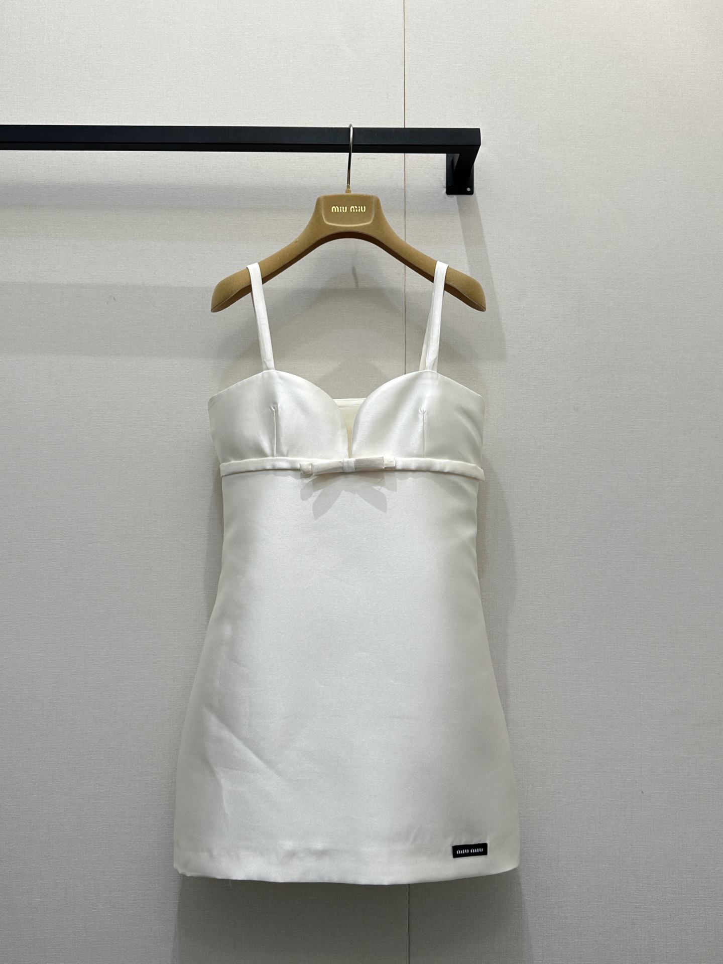 미우미우(miumiu) 리본 화이트 새틴 슬립 원피스 의류