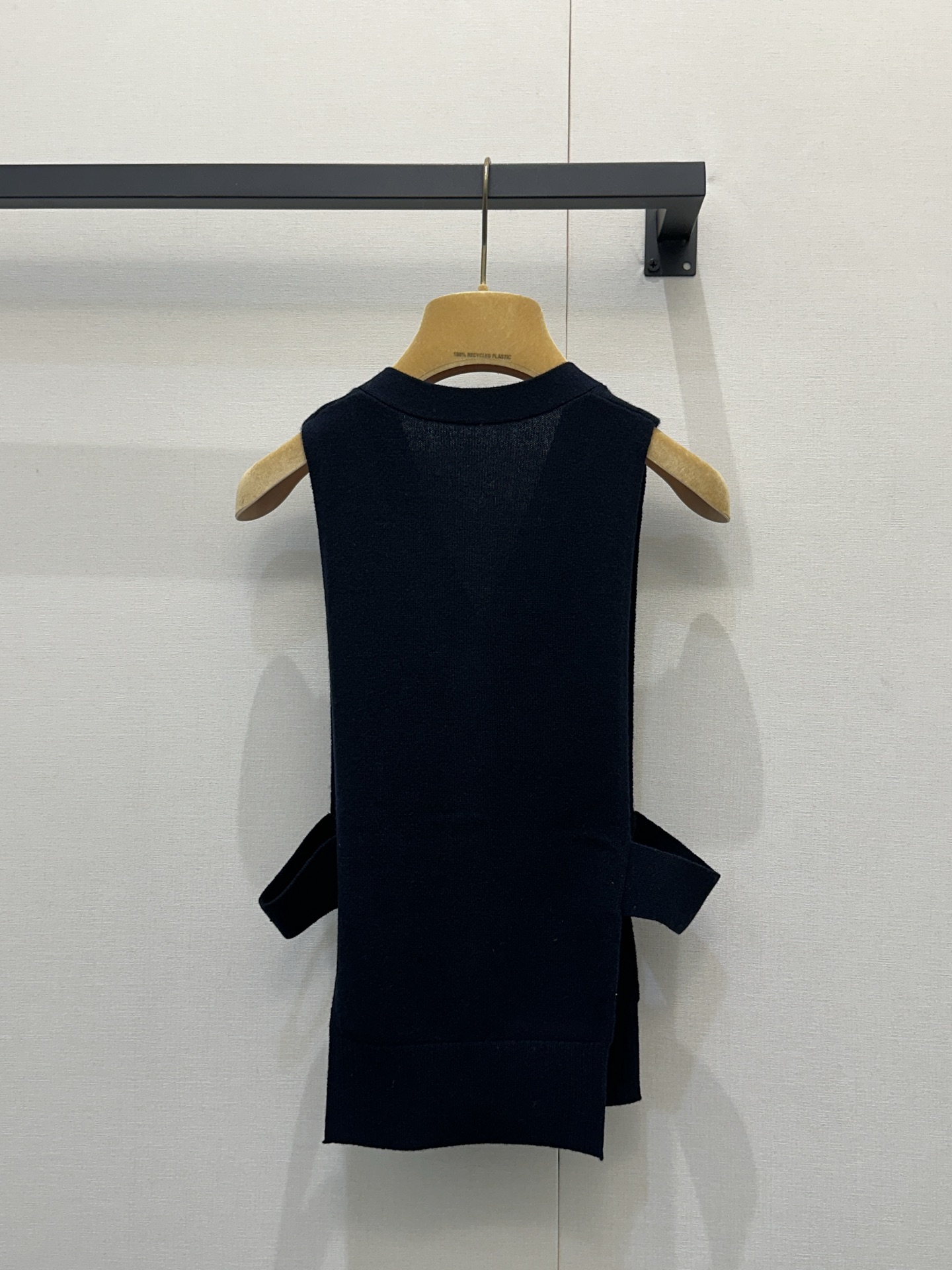 미우미우(miumiu) 로고 자수 사이드 스트랩 베스트 조끼 의류