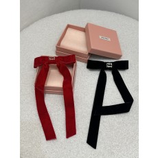 미우미우(miumiu) 벨벳 리본 로고 스크런치 헤어 머리핀 악세사리
