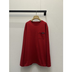 미우미우(miumiu) 레드 스트라이프 라운드 롱 슬리브 긴팔 티셔츠 의류