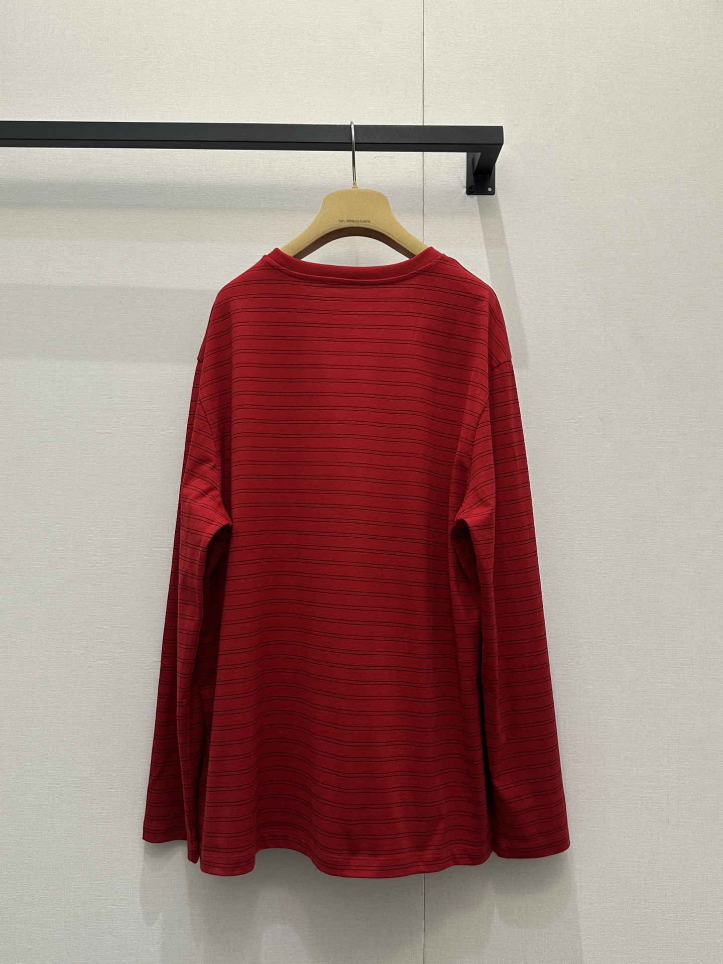 미우미우(miumiu) 레드 스트라이프 라운드 롱 슬리브 긴팔 티셔츠 의류