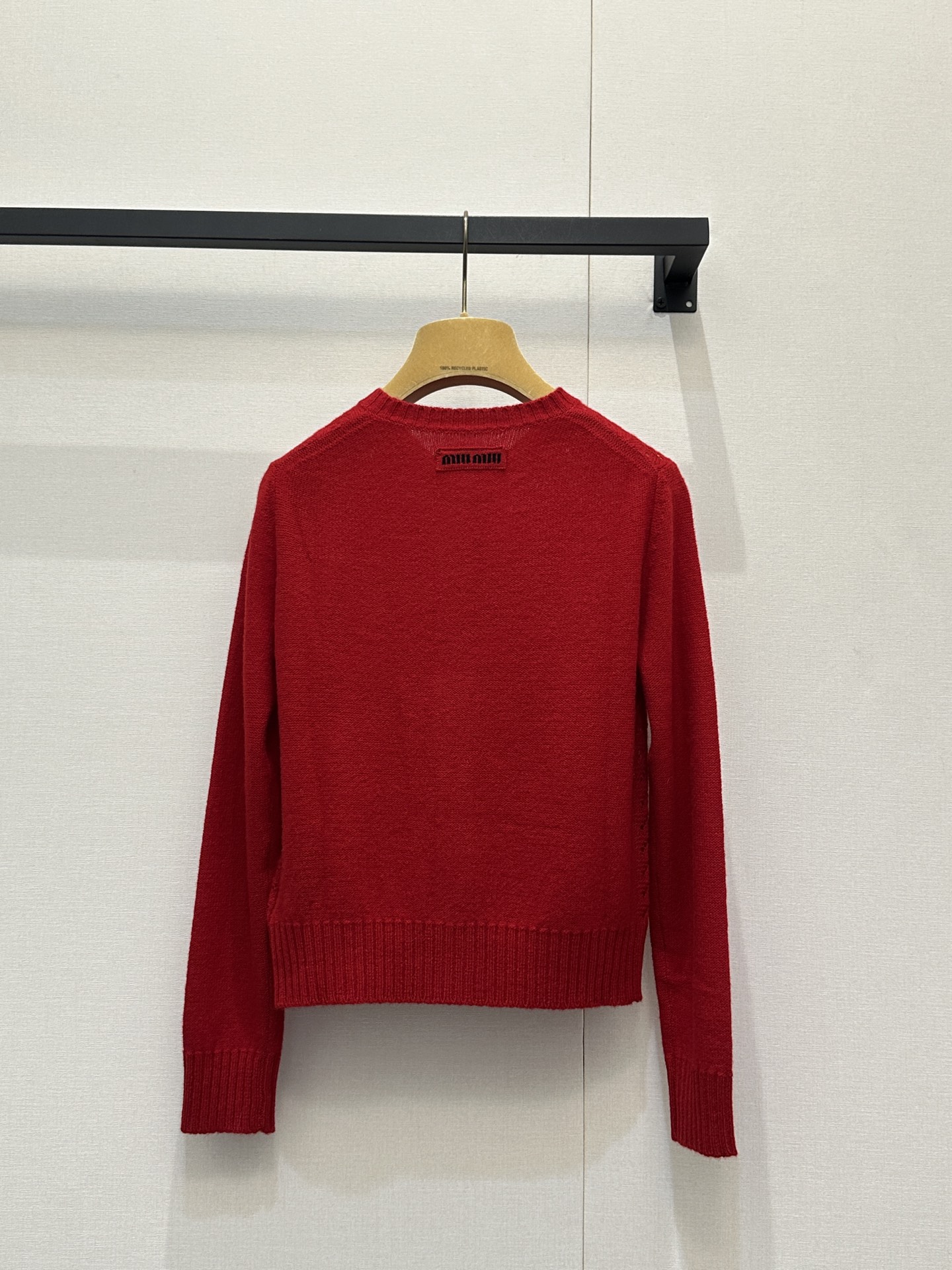 미우미우(miumiu) 레드 캐시미어 펀칭 니트 가디건 의류