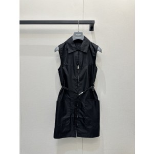 프라다(PRADA) 삼각 로고 윈드브레이커 조끼 원피스 의류