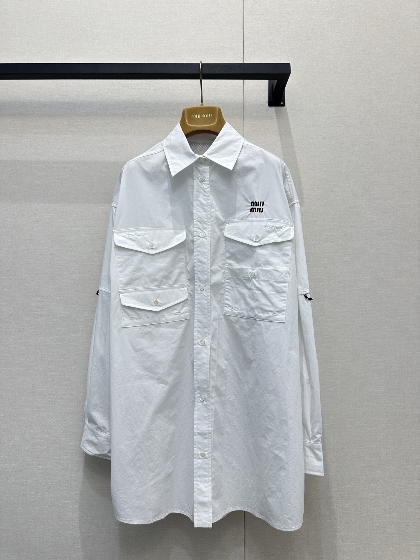 미우미우(miumiu) 로고 자수 오버핏 셔츠 의류