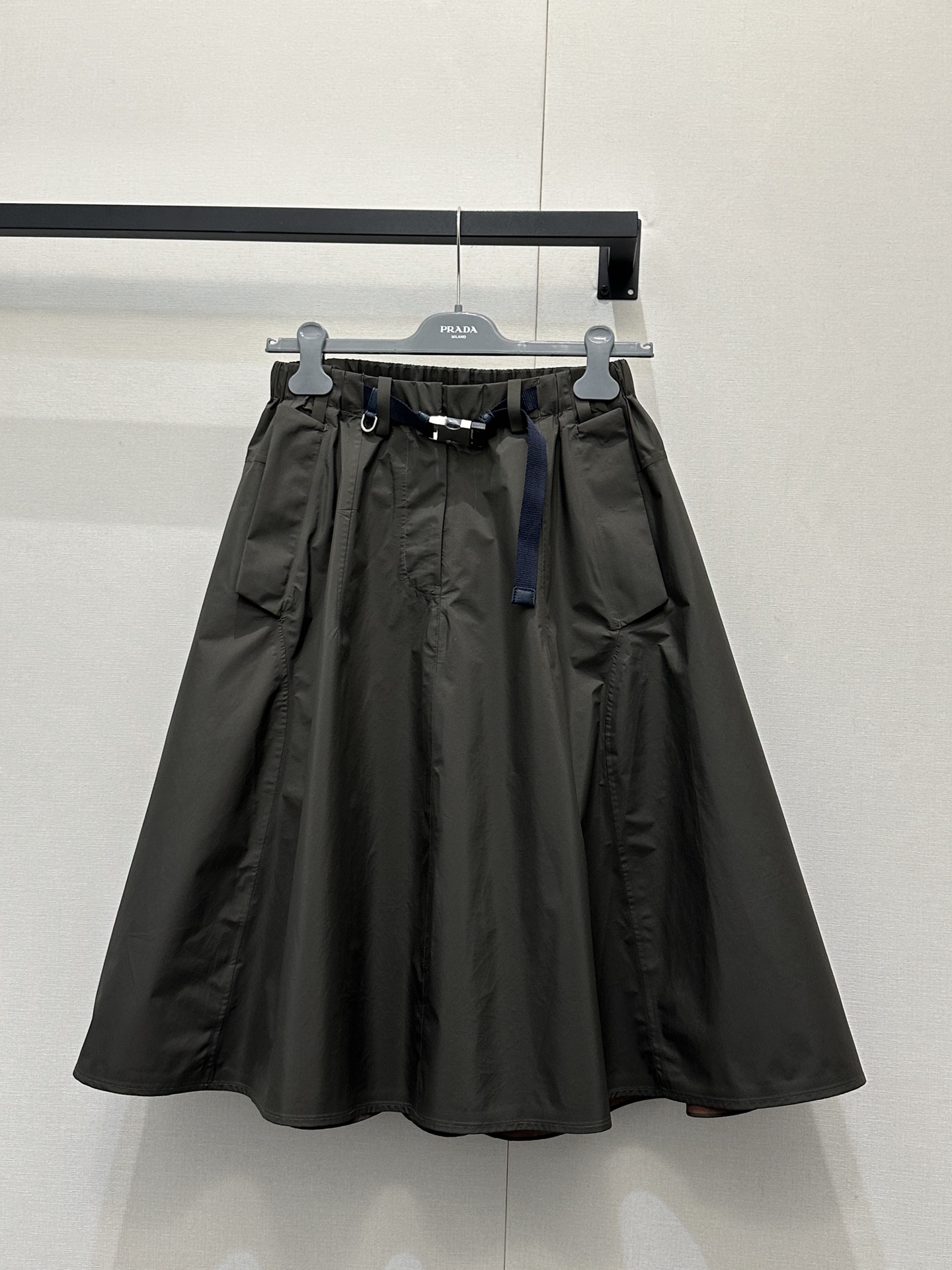 프라다(PRADA) 벨트 포인트 니일론 포켓 스커트 치마 의류
