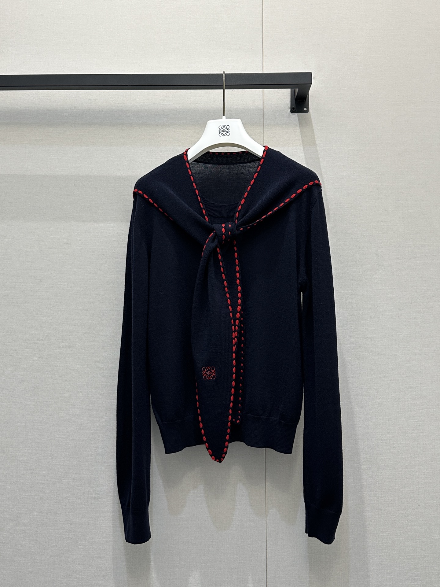 로에베(LOEWE) 배색 타이 자수 울 니트 의류