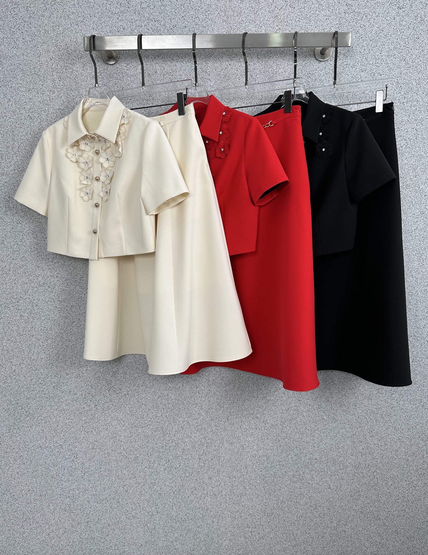 발렌티노(Valentino) 입체 꽃 장식 쥬얼 셋업 상의 하의 스커트 세트 의류