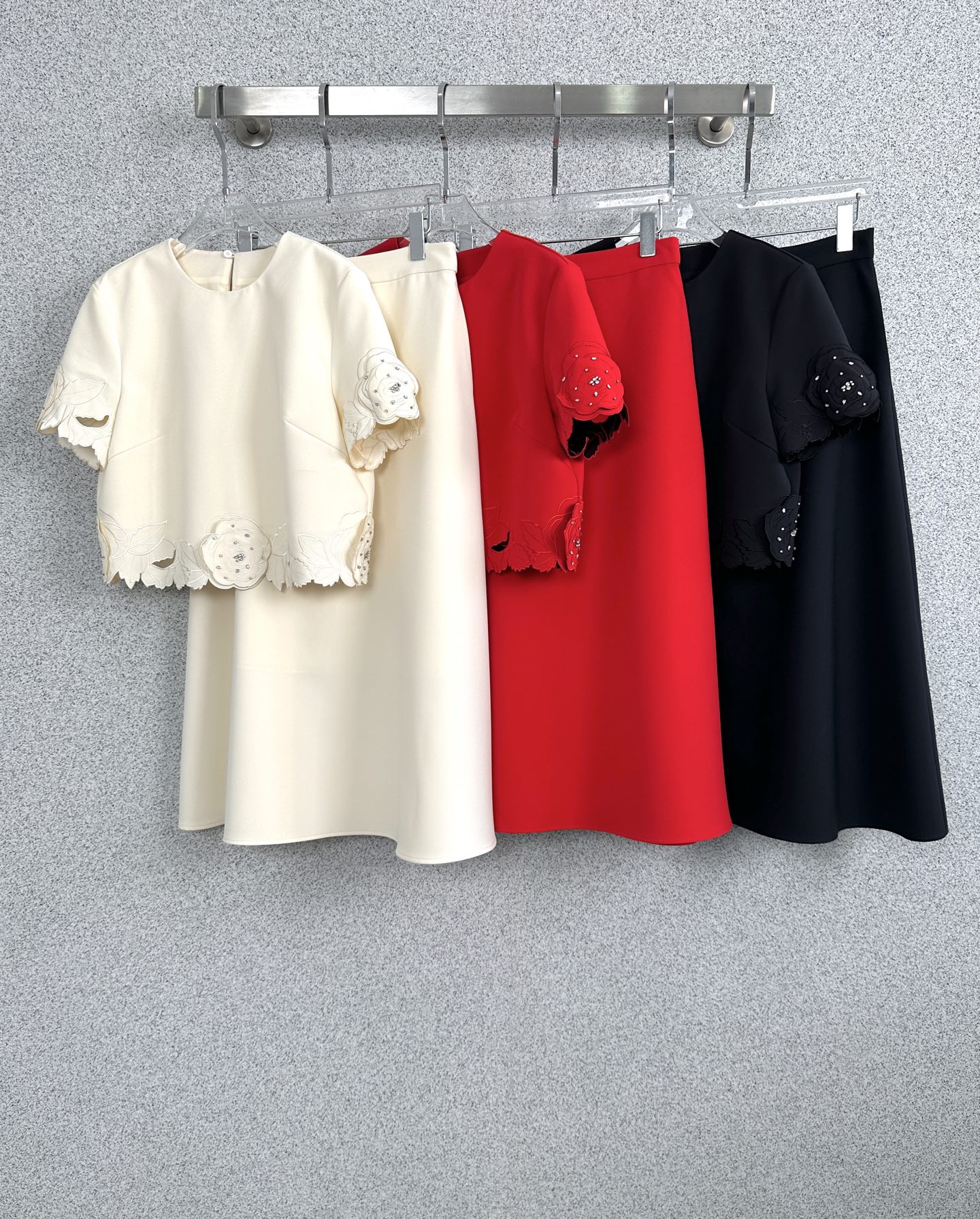 발렌티노(Valentino) 입체 자수 & 수공예 쥬얼 상의 하의 스커트 셋업 세트 의류