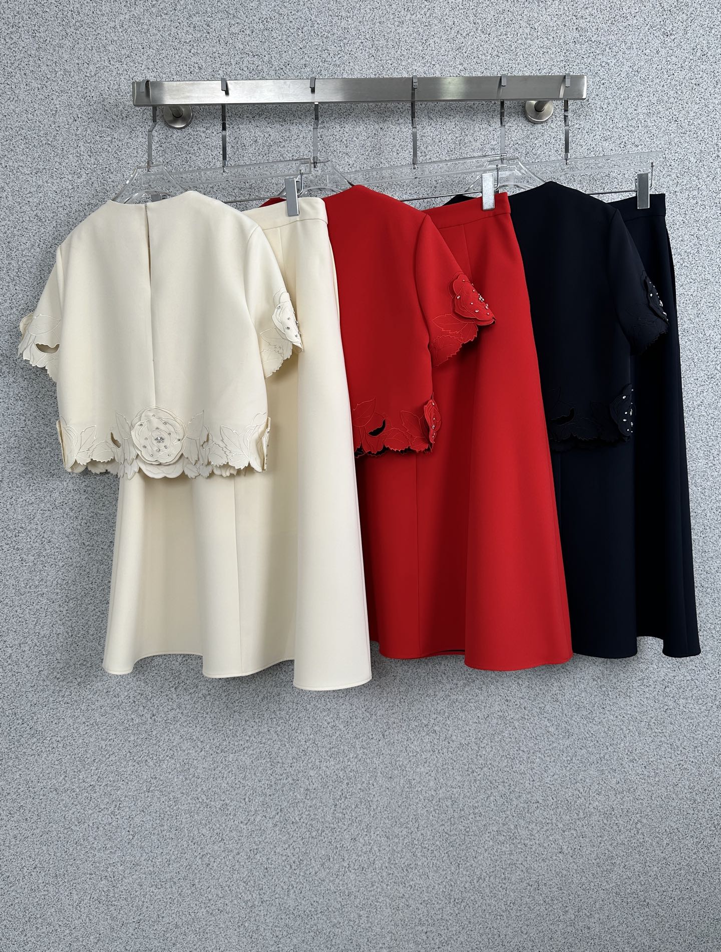 발렌티노(Valentino) 입체 자수 & 수공예 쥬얼 상의 하의 스커트 셋업 세트 의류