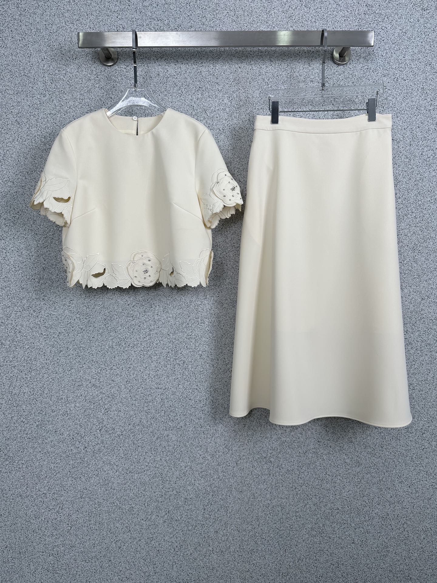 발렌티노(Valentino) 입체 자수 & 수공예 쥬얼 상의 하의 스커트 셋업 세트 의류