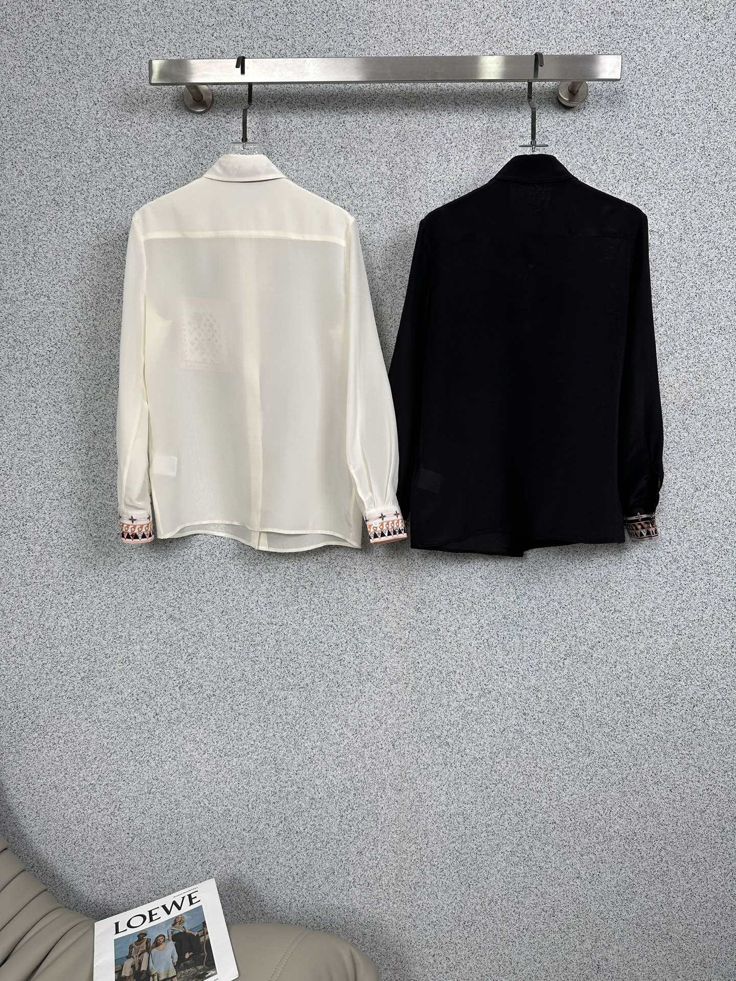 루이비통(LV) 실크 스카프 타이 프린트 셔츠 블라우스 의류