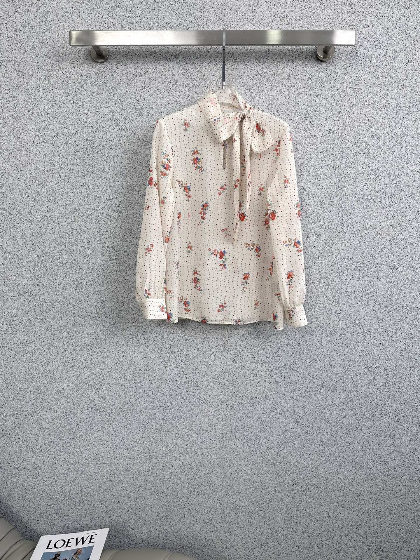 Valentino 발렌티노(VLT) 스프링 가든 실크 타이 블라우스 셔츠 의류